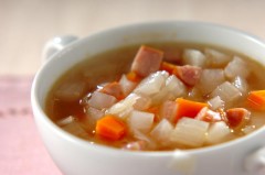 具だくさん！コロコロ野菜のコンソメスープ